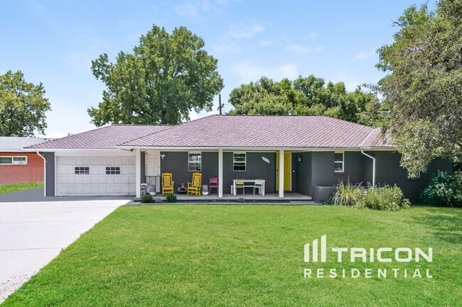 Building Photo - 2337 S Elm Dr Rental