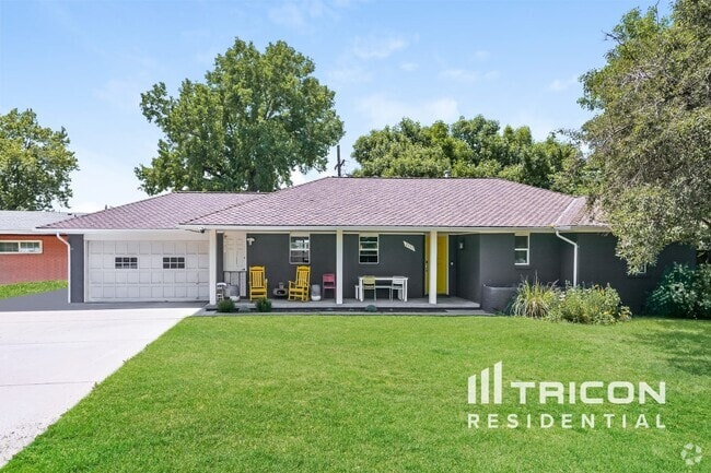Building Photo - 2337 S Elm Dr Rental