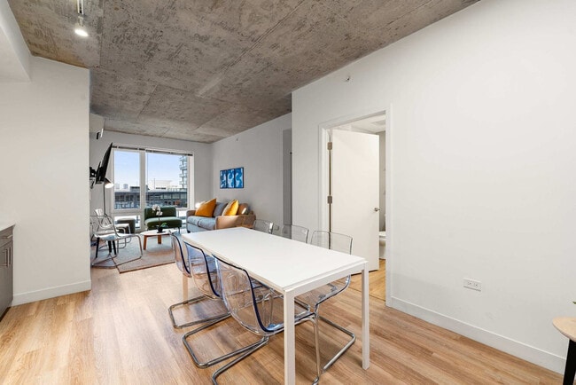 Photo - 853 W Blackhawk St Unit FL6-ID1466143P