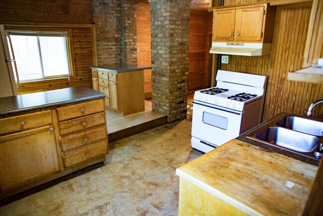 Photo - 5 Bed 2 Bath Como House Available September 2026