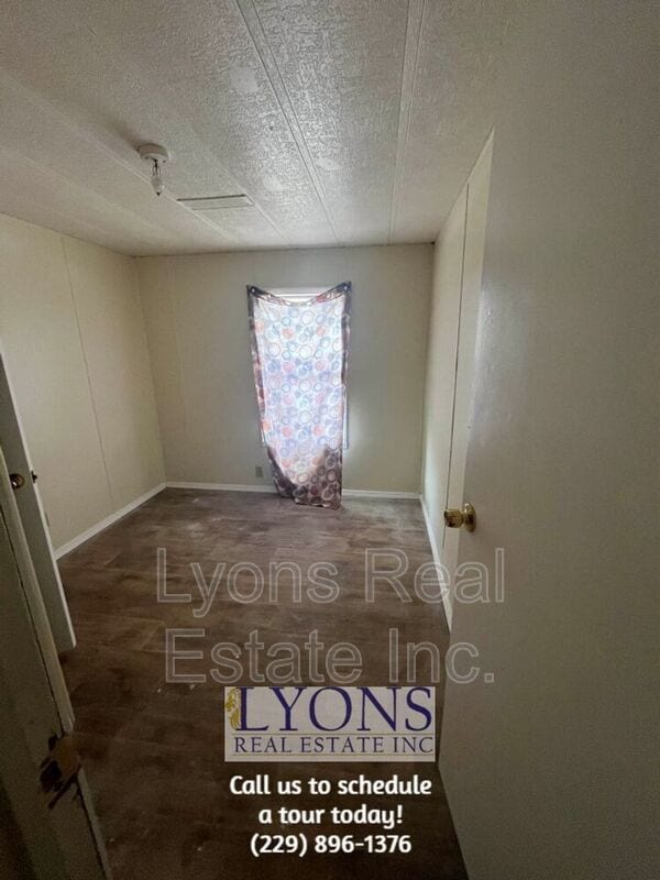 Photo - 228 E Grow St