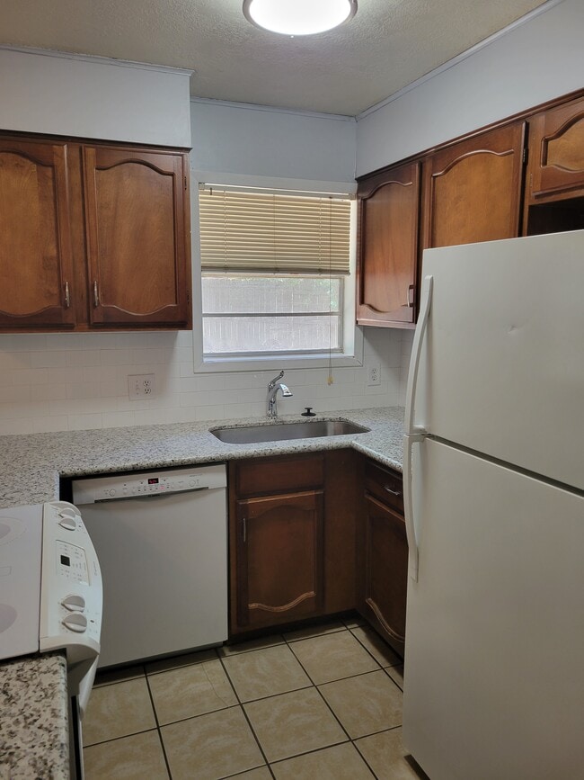 Photo - 1907 Pine Tree Dr