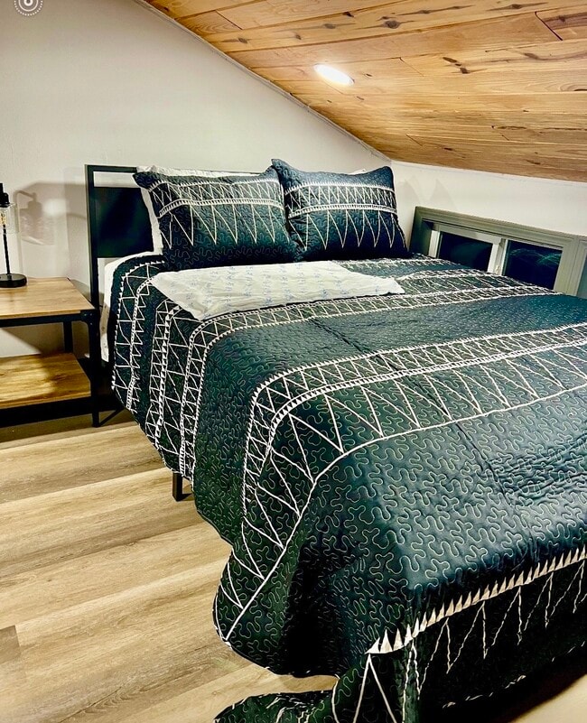 Photo - 373 Saddle Surrey Rd