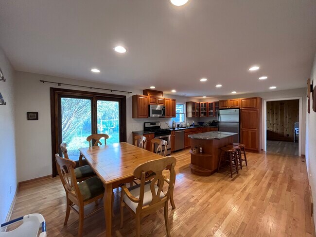Photo - 260 N St Marys Rd