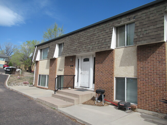 Building Photo - 3965 Stonedike Dr Unit C Rental
