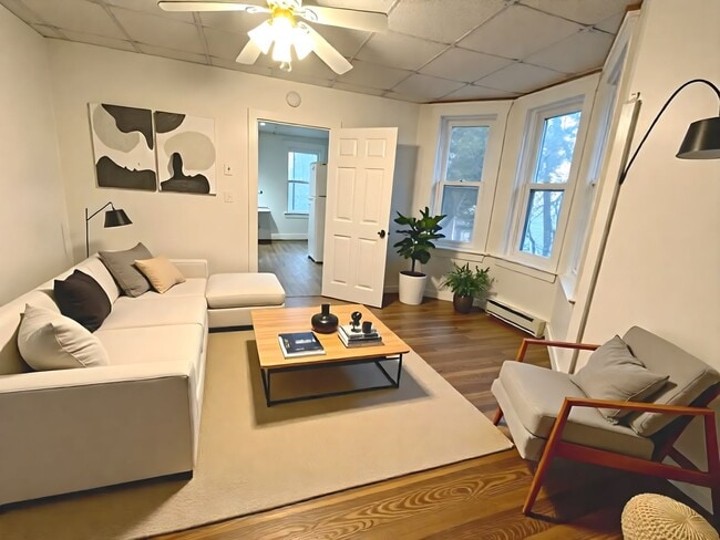 Building Photo - 218 S Market St Unit Apt 201