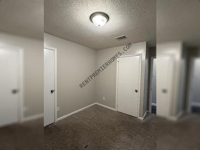 Building Photo - 1 Acorn Pl