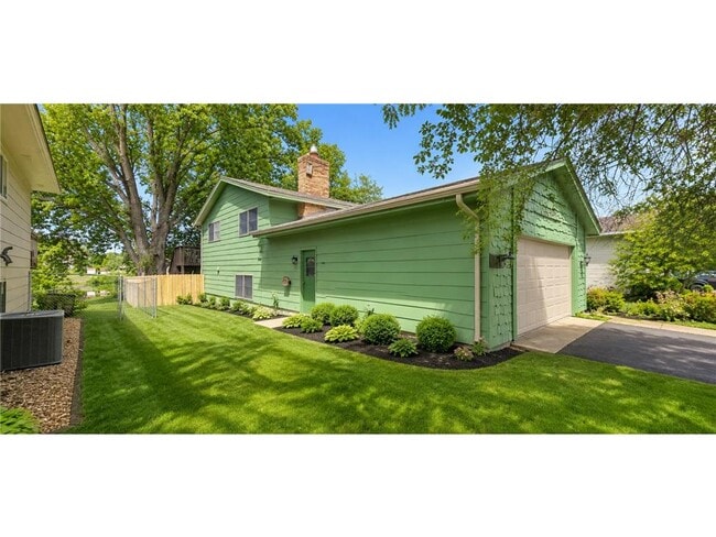 Photo - 8317 Idaho Ave N