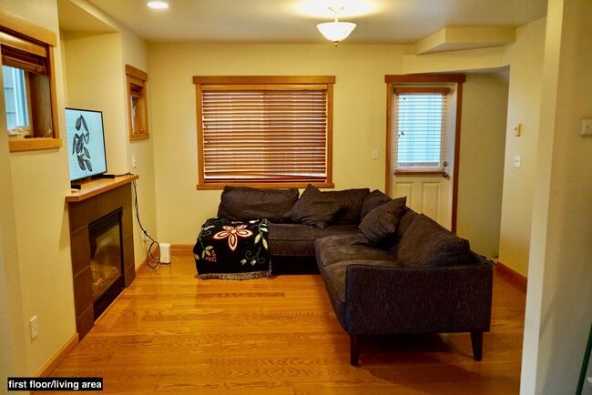 Photo - 3010B NE 137th St