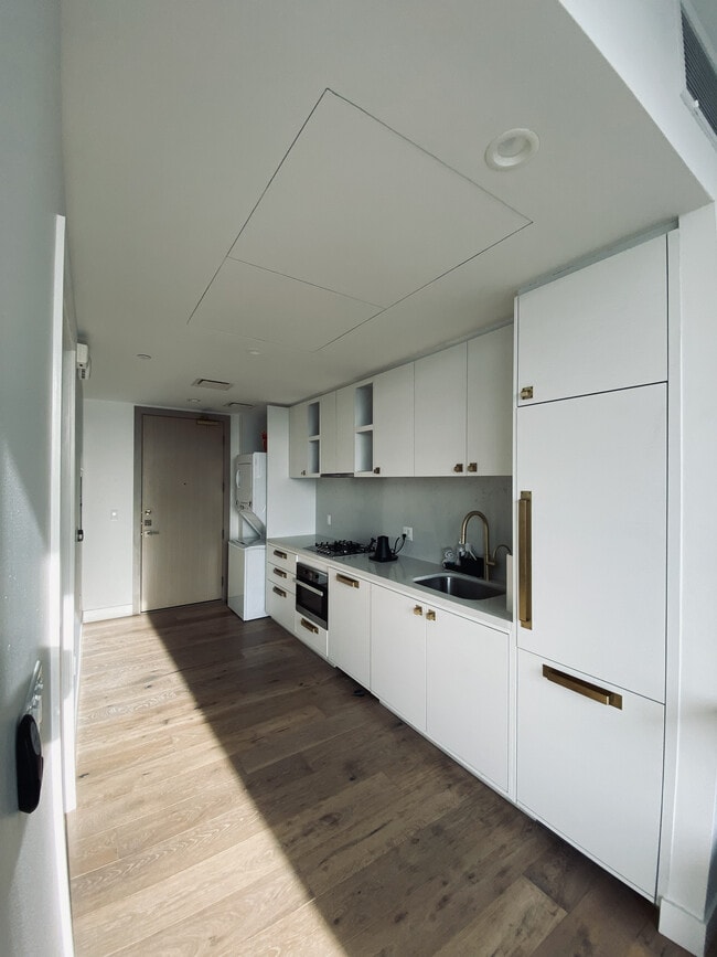 Kitchen - 70 Rainey St Unit 1307