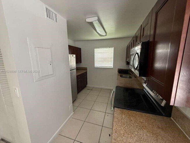 6921 Pembroke Rd Unit 6927