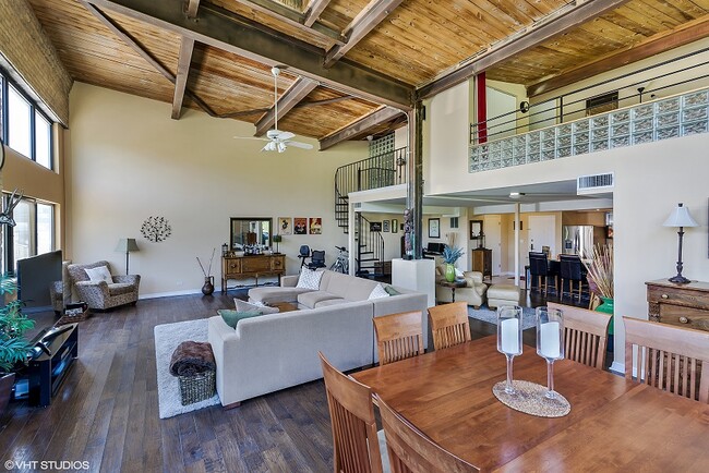 Photo - 925 Green Bay Rd