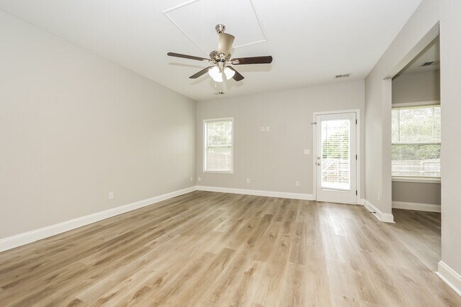 Photo - 1221 Catawba Way