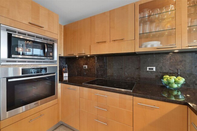 6799 Collins Ave Unit 1106