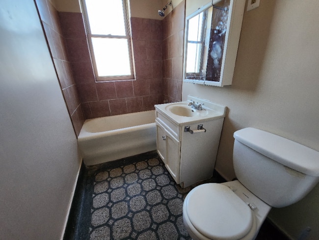 Photo - 4248 W 14th St Unit 1