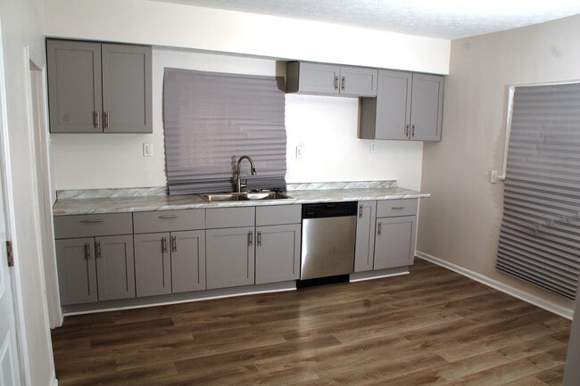 Photo - 575 W 13th St