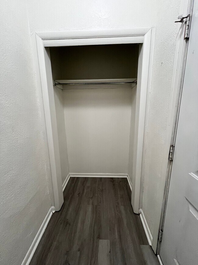 Photo - 718 Virginia Ave Unit Apt 2