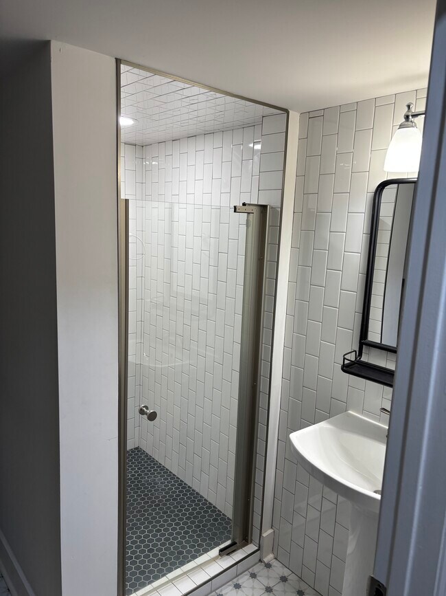 Baño espacioso - 608 Glenpark Dr