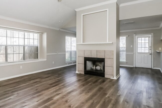 Photo - 4717 Fallenash Dr