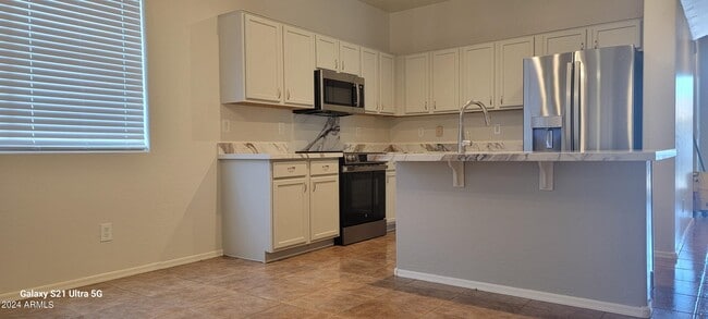 Photo - 17053 W Tonbridge St