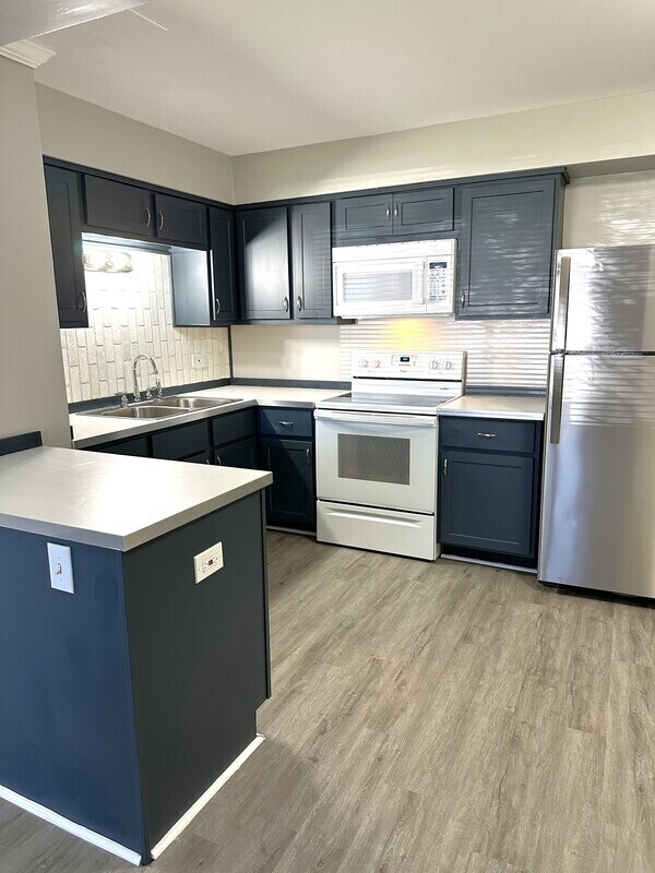 Building Photo - 9709 W Lorraine Dr Unit Apt 1