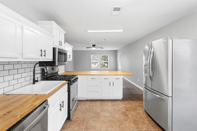 Photo - 5313 Perry Ave