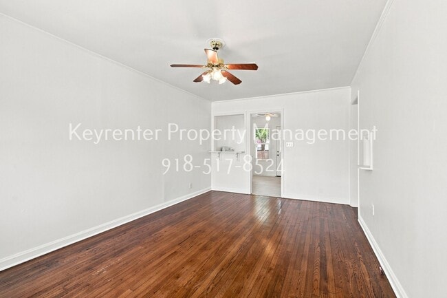 Photo - 931 E 37th Pl