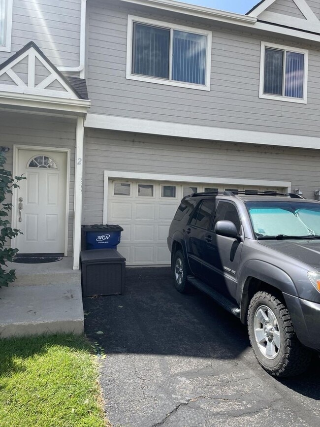Building Photo - 3 Bedrooms 2.5 Baths with A/C!!! Rental