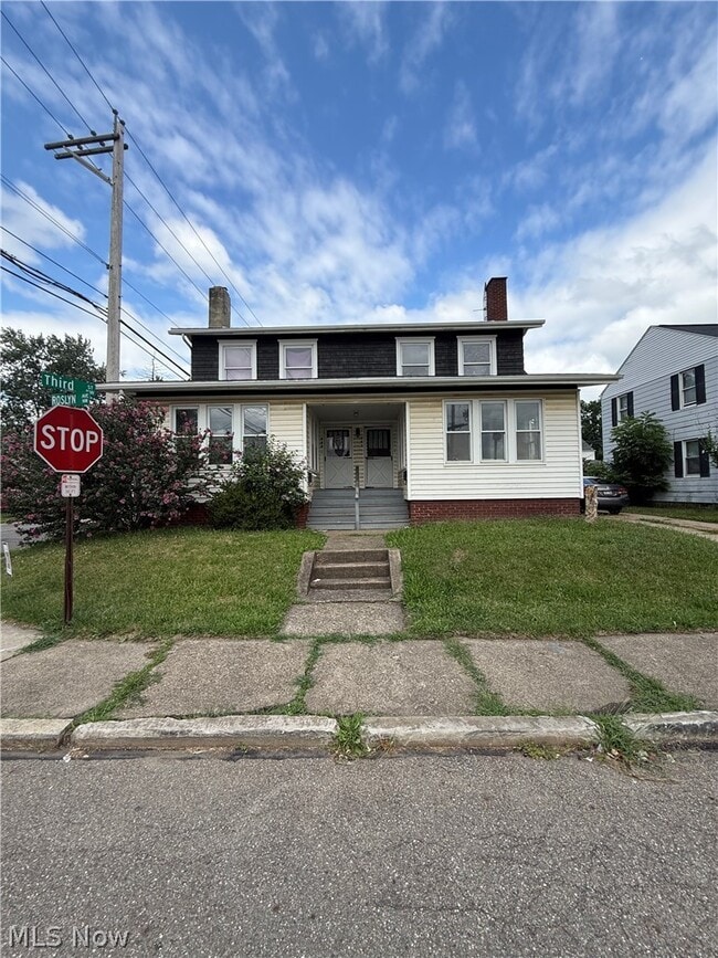 Photo - 301-303 Roslyn Ave NW Unit 303