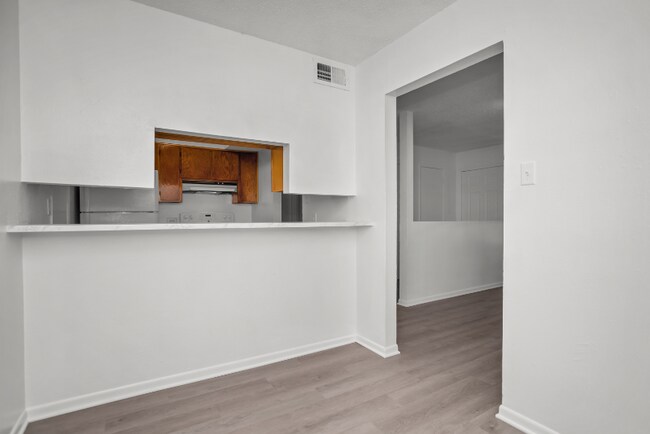 Photo - 1410 S Elizabeth Ave Unit 204