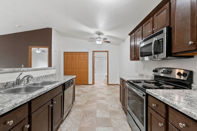 Photo - Lakeside Estates Apartments