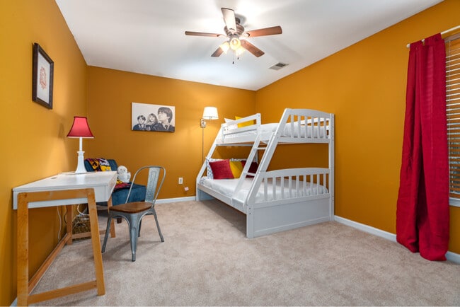 Photo - 201 Willow Creek S Cir