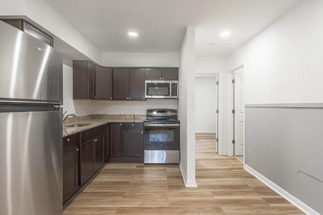 Photo - Lakeside Apartments