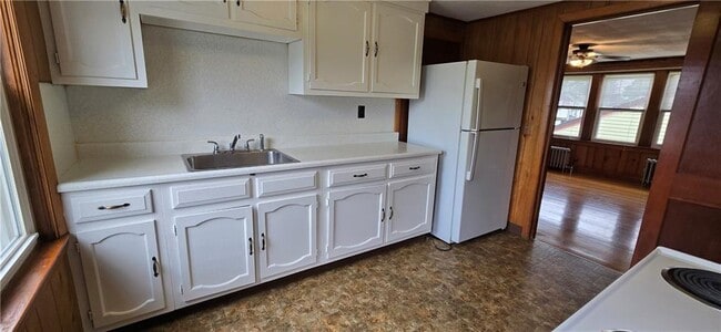 Photo - 28 Crawford St