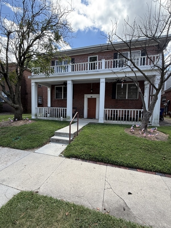 Building Photo - 825 Harrington Ave Rental