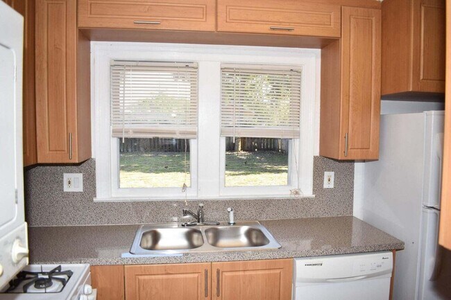 Photo - 940 Bignonia Rd