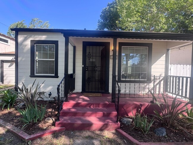 Photo - 2-Bedroom Home in the State Streets!