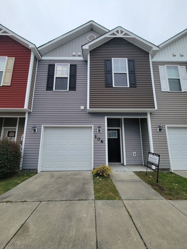Building Photo - Gorgeous 3Bed. Townhome In Carolina Forest!