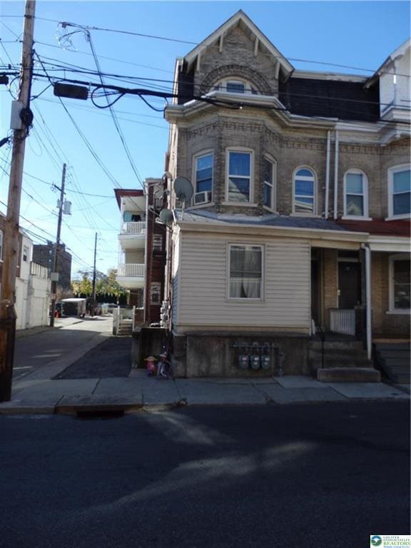 Building Photo - 26 N Madison St