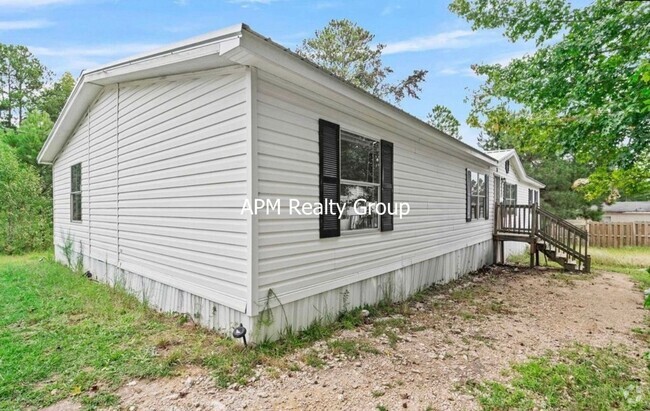 Building Photo - Spacious 4 Bedroom Rental