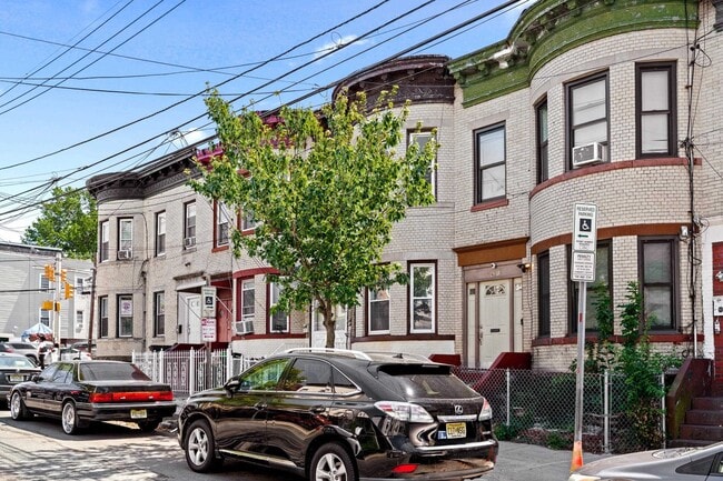 Building Photo - 61 Clendenny Ave Unit 2 Rental