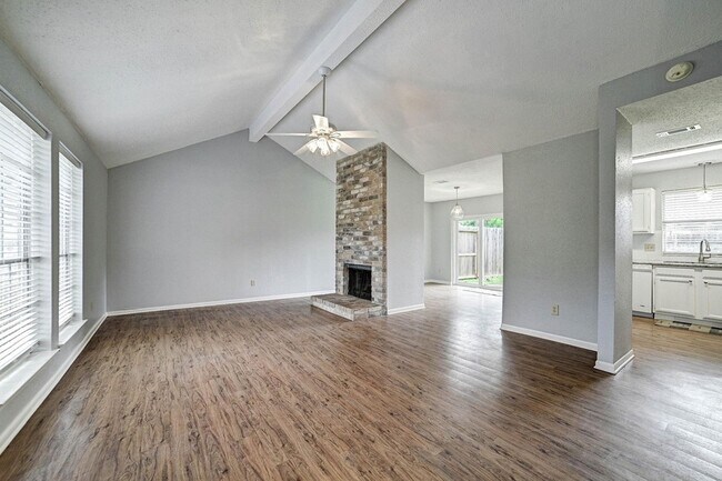2615 Lively Ln