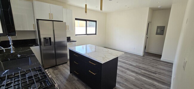 1920 S Sherbourne Dr Unit 1922 1/2