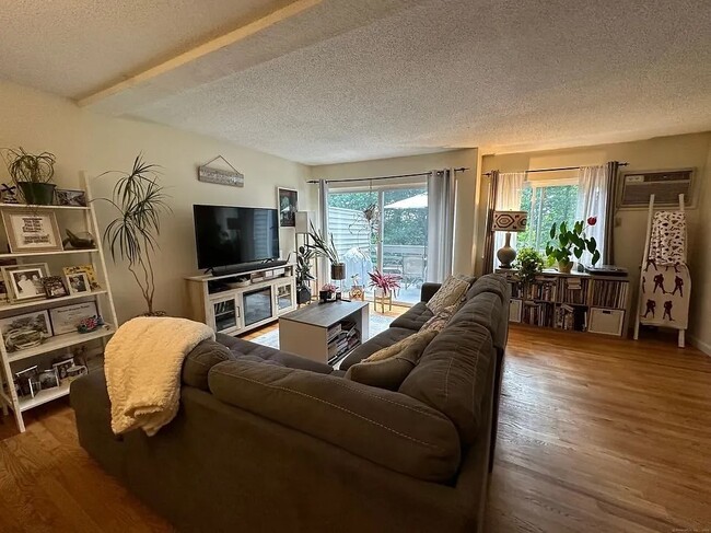 Photo - 675 Townsend Ave