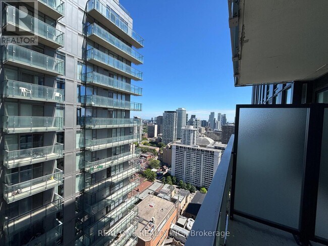 Photo - 28 Wellesley St E Unit 3206
