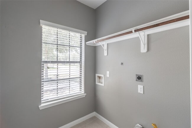 Building Photo - 23622 Virginia Pine Dr