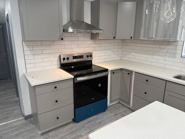 Photo - Oakland City 3 Bed/2 Bath, Beautifully Remodeled with Lovely Chefs Kitchen!