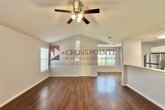 TOUR TODAY! 2 Bedroom 2 Bath Duplex at Mansion Creek in Tyler! 1/2 OFF your first full month’s rent!
