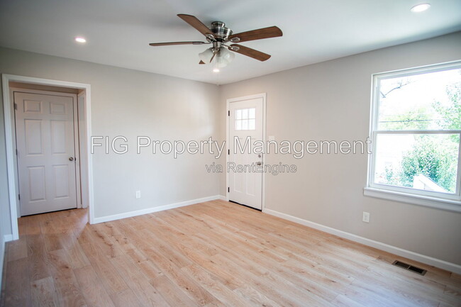 Photo - 607 Hillview Rd