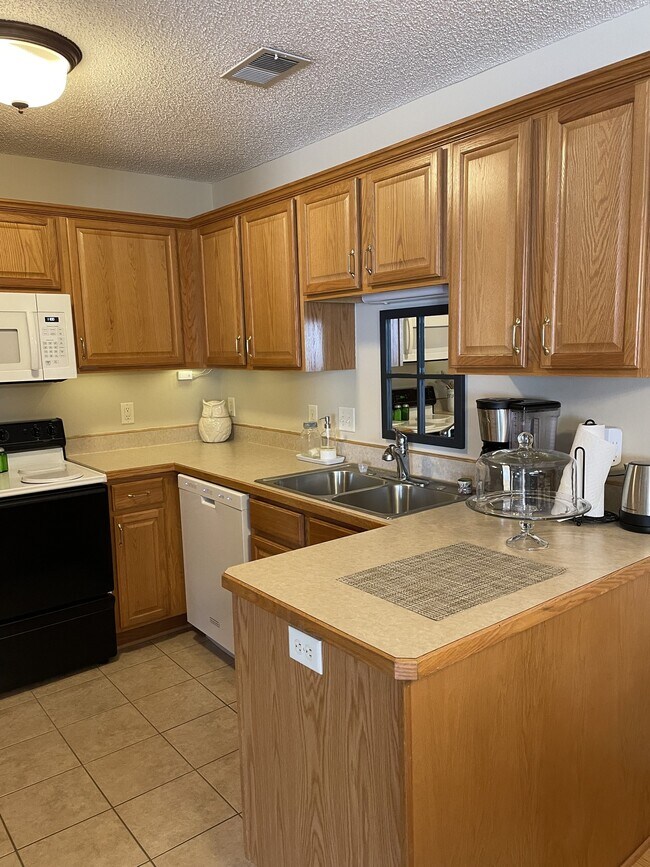 Photo - 1238 Larkspur Ln